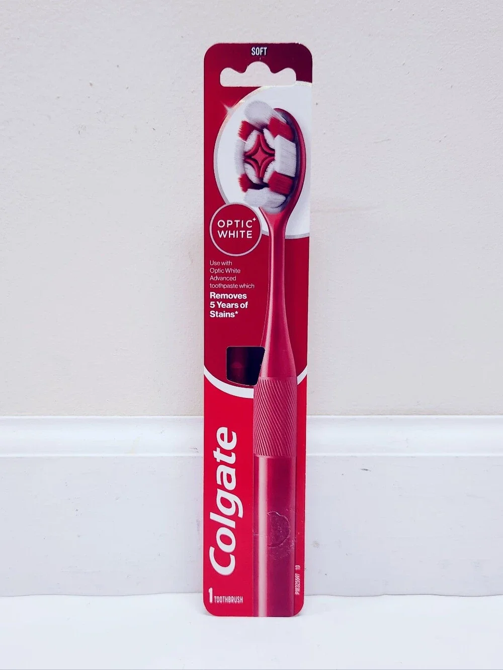 ⭐4/$15 Colgate Optic White Soft Toothbrush for Adults In Red